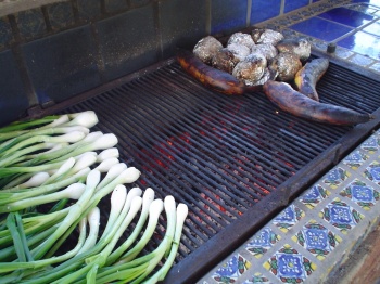 cebollitas y platanos y papas del horno